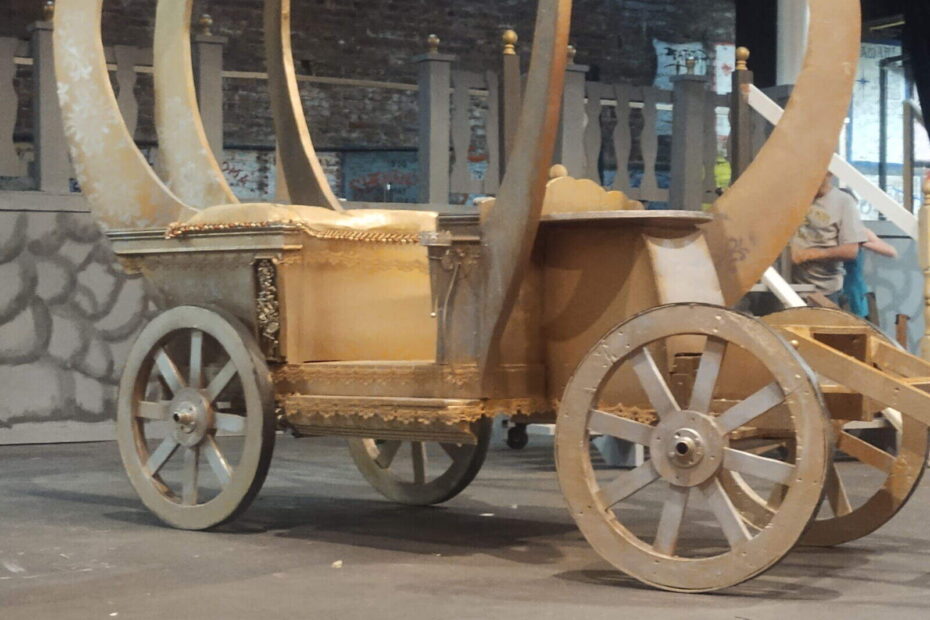 Side view of a gold, pumpkin-shaped carriage